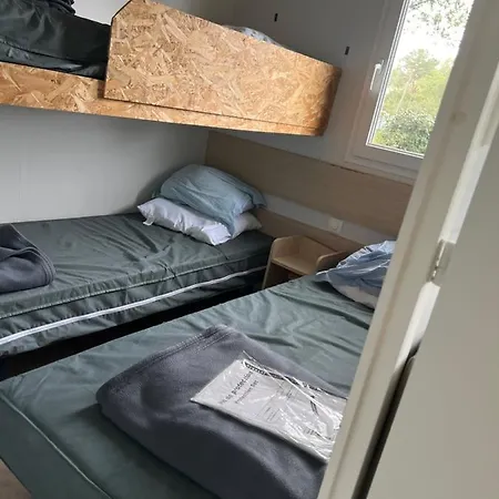 Mobil D6 Campsite